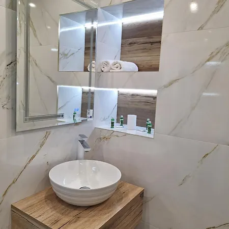 Park View Apartment *